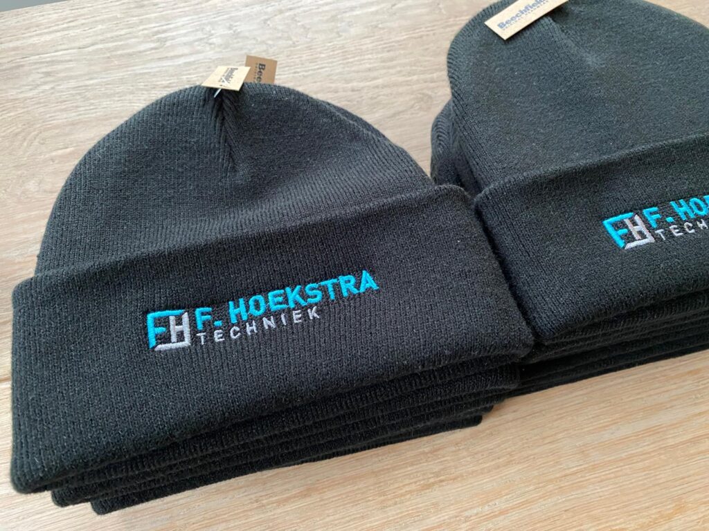 Mutsen geborduurd voor bedrijven - vooraanzicht
